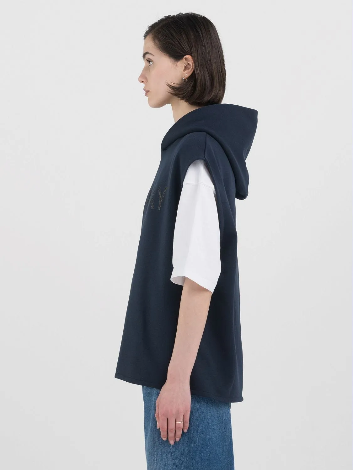 SLEEVELESS HOODY